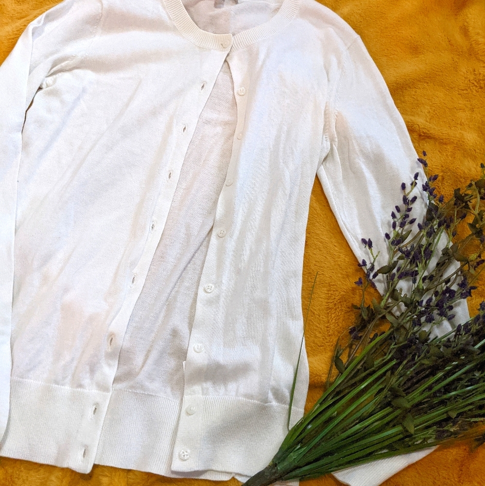 3/20🍓 Banana republic small white cardigan